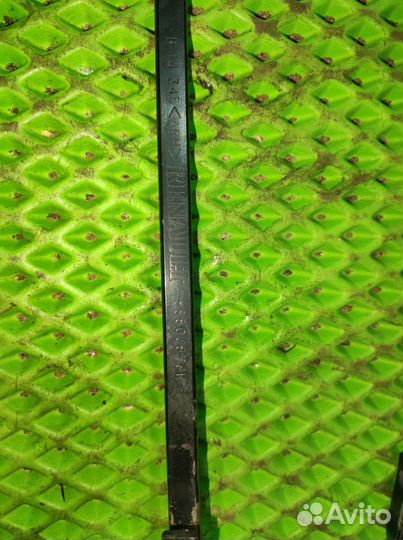 Рычаг стеклоочистителя левый правый Renault Logan