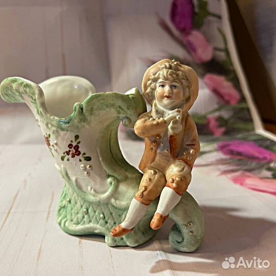 Фарфоровая статуэтка: Рог изобилия