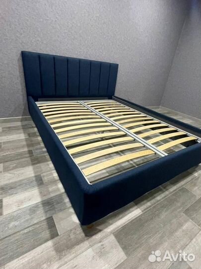 Кровать с мягким изголовьем двухспальная