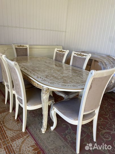 Столы и стулья