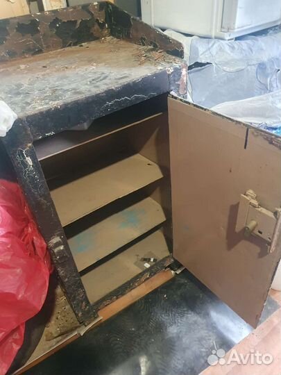 Сейф стальной