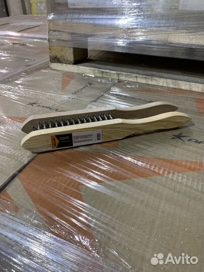 Металлическая 4-рядная щетка sparta с деревянной р