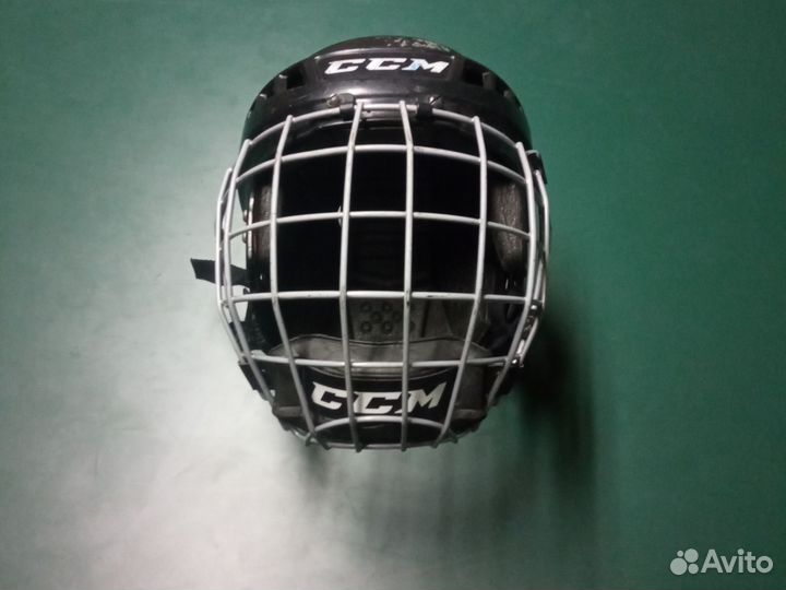 Хоккейный шлем