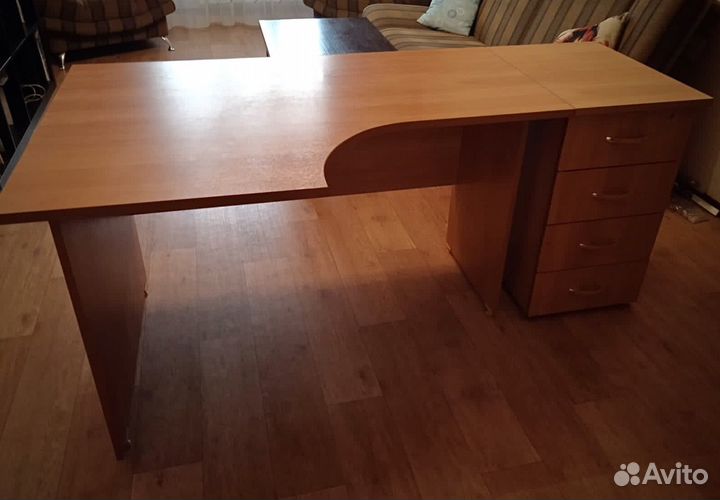 Компьютерный стол