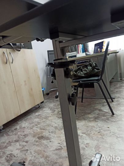 Столик для проектора