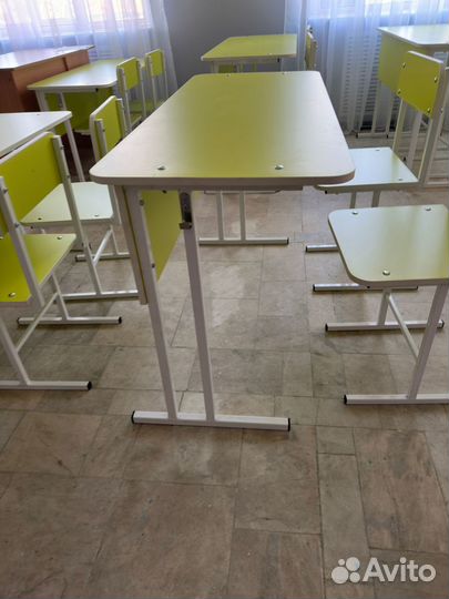 Школьная мебель (парты, стулья, шкаф, вешалка)