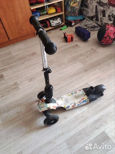 Самокат с сиденьем детский