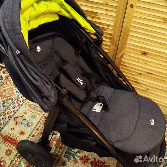 Прогулочная коляска Joie. Надувные колеса