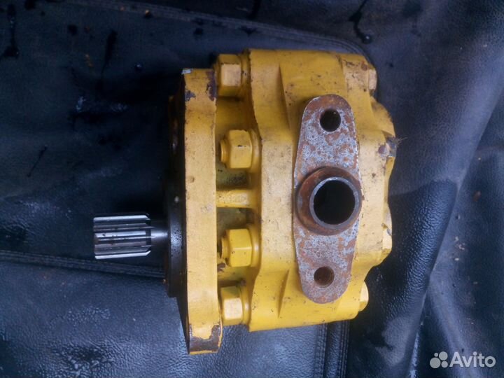 Насос Komatsu