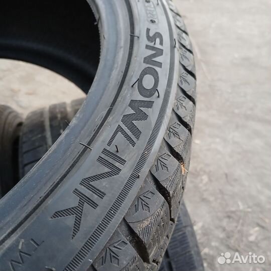 Triangle Snowlink TWT02 225/40 R19