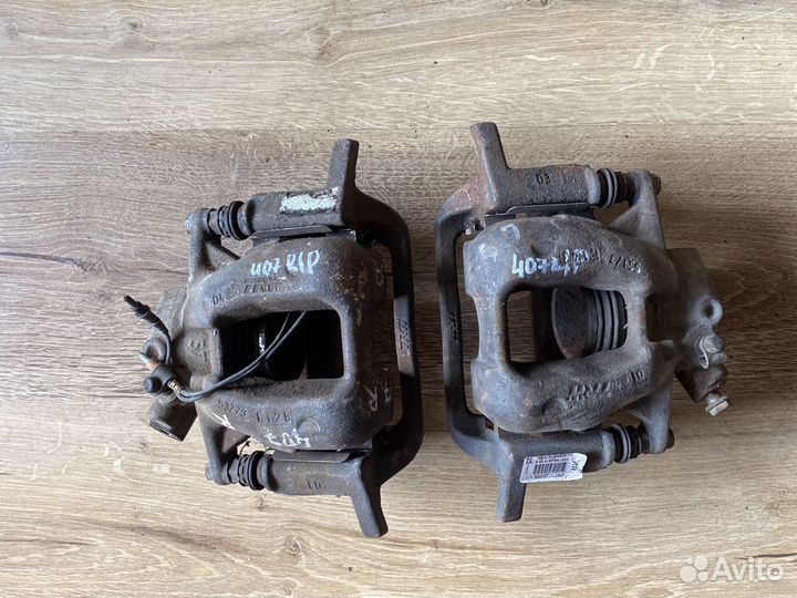 Peugeot 407 передние суппорта L-R