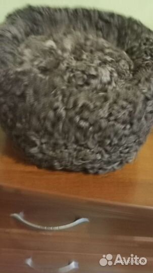 Женская шапка из каракуля