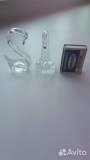 Стеклянные фигурки лебеди