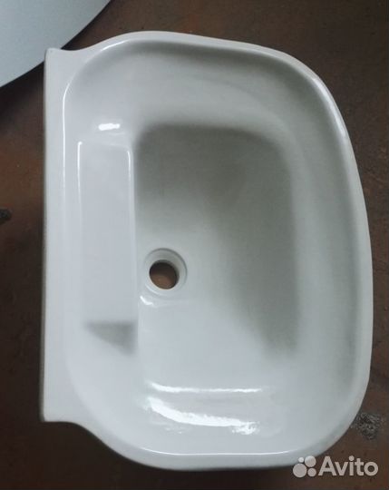 Двери и раковина