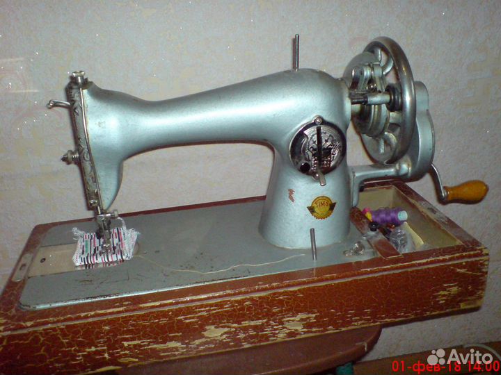 Старая швейная машинка