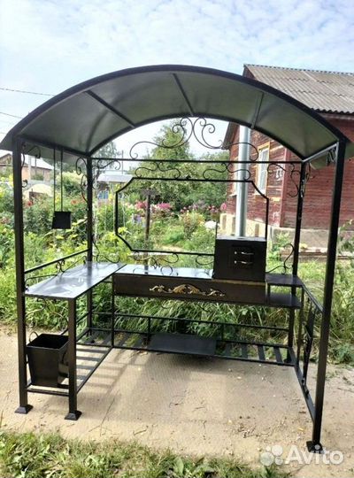 Мангал с крышей