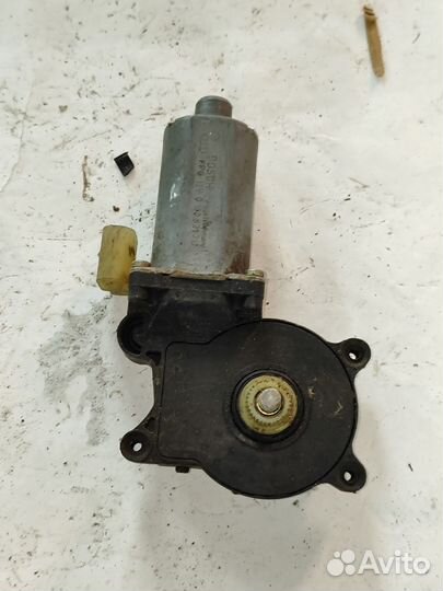 Моторчик стеклоподъёмника задний правый BMW E46