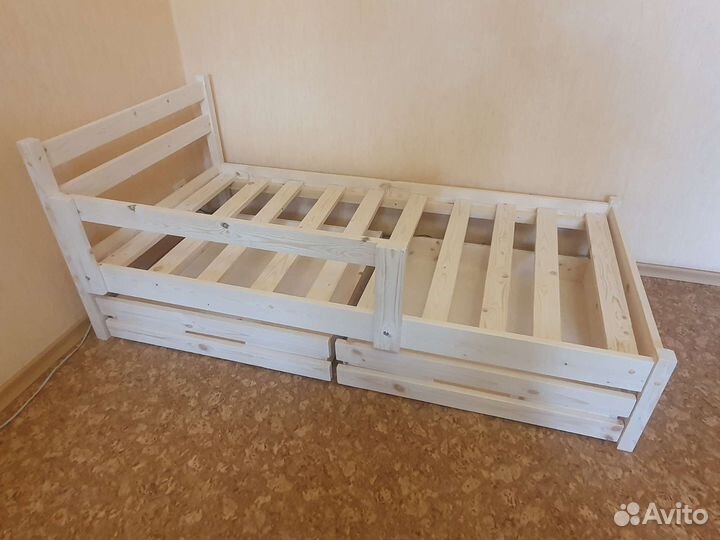 Подростковая / Односпальная кровать из массива