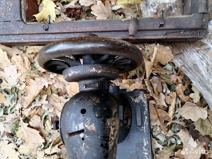 Швейная машина Singer