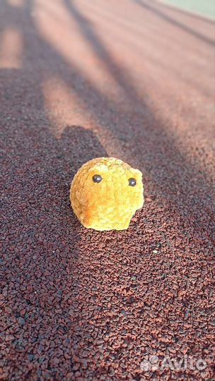 Вязаная игрушка лягушка