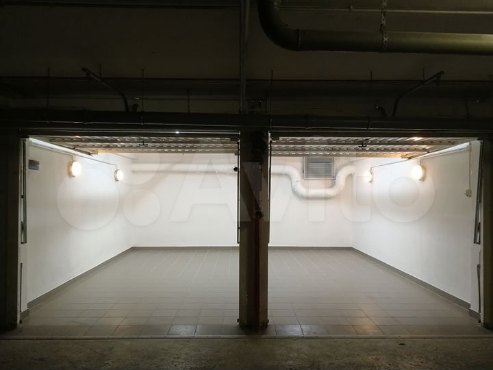 Гараж, > 30 м²