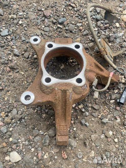 Кулак поворотный передний правый Mitsubishi