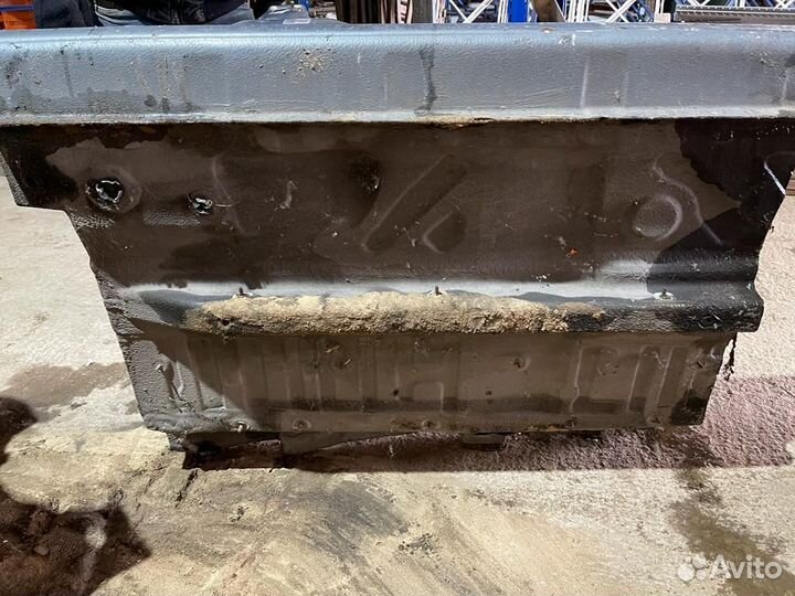 Центральная стойка-средняя часть пола Renault