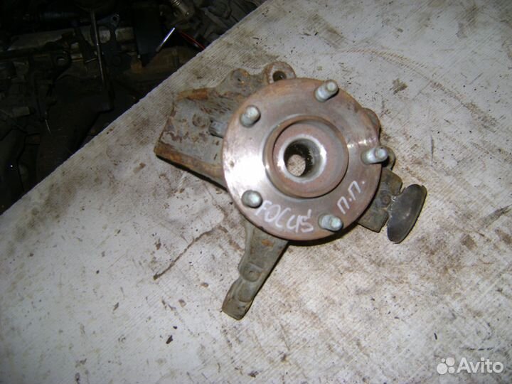 Кулак передний правый Форд Фокус 2 Ford Focus 2