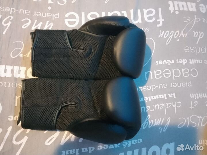 Боксерские перчатки