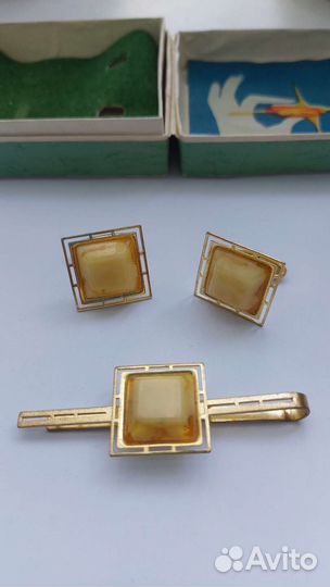Запонки и зажим для галстука янтарные СССР