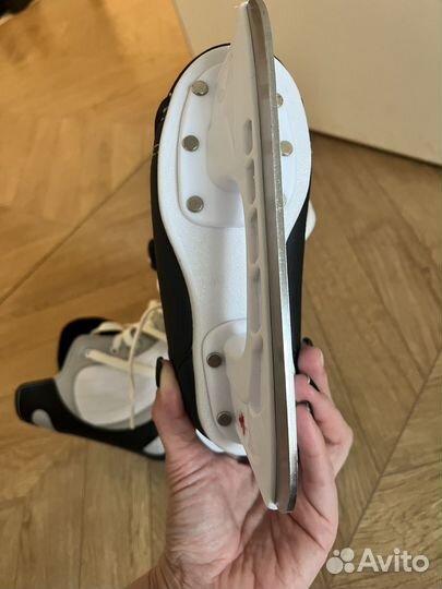 Коньки хоккейные