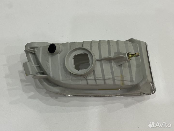 Фара противотуманная Toyota Mark 110 L