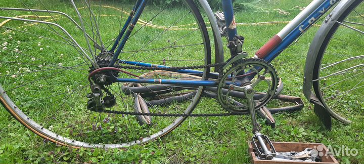 Древний шоссейный велосипед Favorit