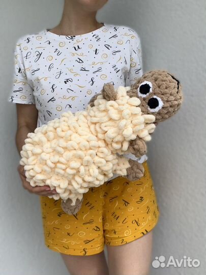 Игрушка вязаная Барашек ручной работы