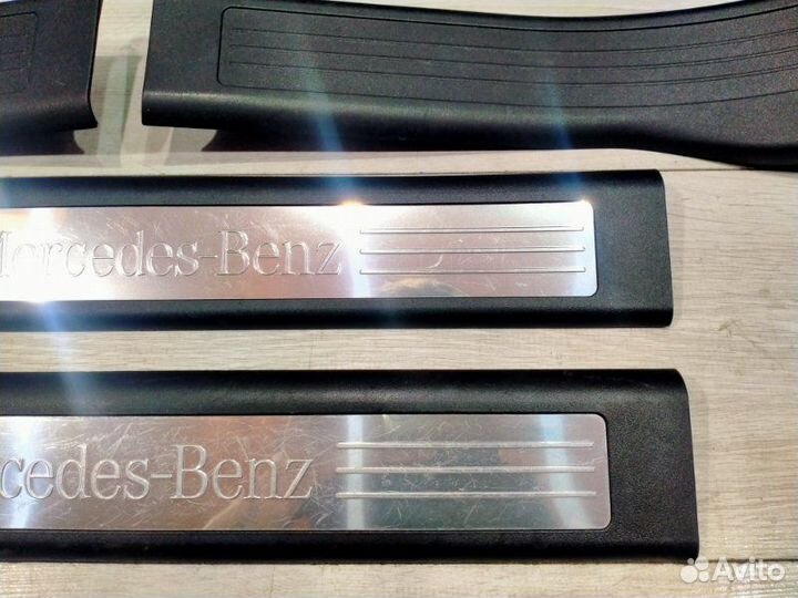 Накладка на порог с надписью Mercedes-Benz Ml 164