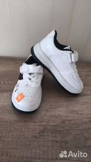 Кроссовки детские новые