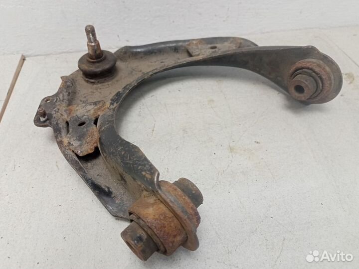 Рычаг передний правый верхний