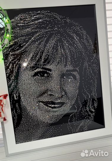 Портрет из страз на заказ