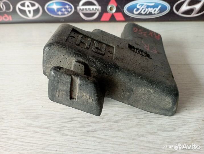 Абсорбер бампера передний правый Lexus Rx350 2010