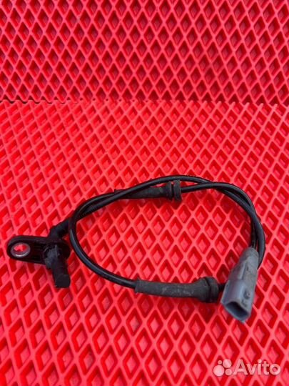 Датчик abs задний левый Nissan Note HE12 HR12-EM57