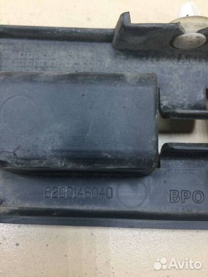 Направляющая заднего бампера центральная