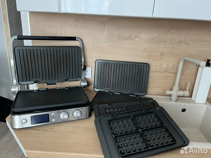 Мультигриль DeLonghi CGH1030D