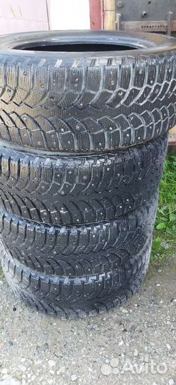 Bridgestone Blizzak Spike-01 215/60 R16