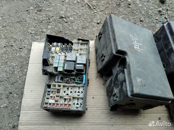 Блок предохранителей Форд Фокус 2