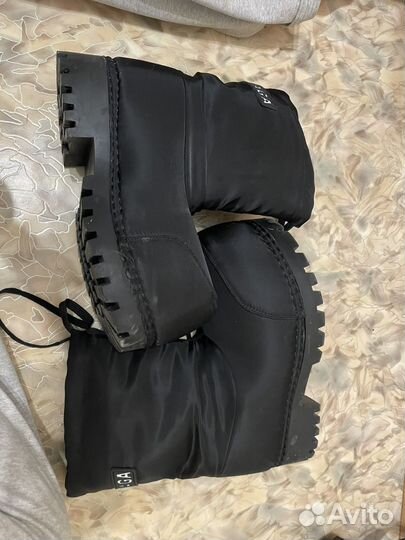 Balenciaga alaska boots на руках