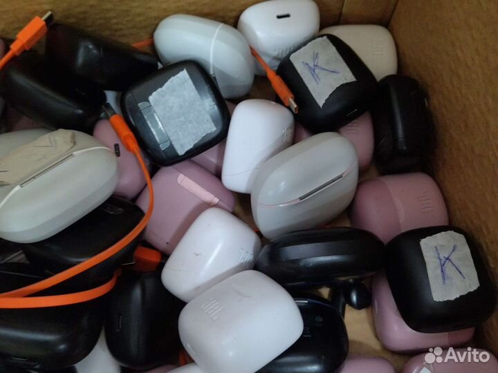 Наушники JBL и запчасти в ассортименте