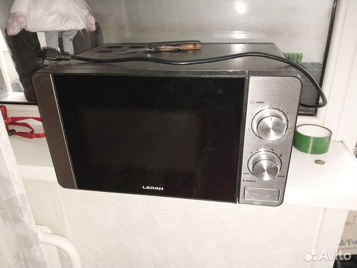 Микроволновая печь Leran на запчасти