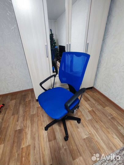 Компьютерное кресло руководителя в отличном сост