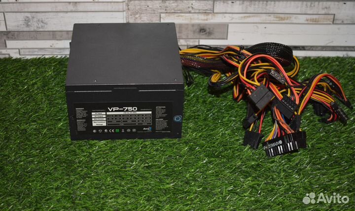 Блоки питания разных фирм, мощности, форм факторов