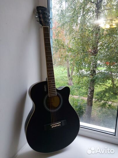 Акустическая гитара